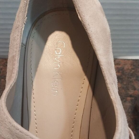Calvin Klein "SHANDY" Heels...Size 7.5...Almost New. - Picture 2 of 9